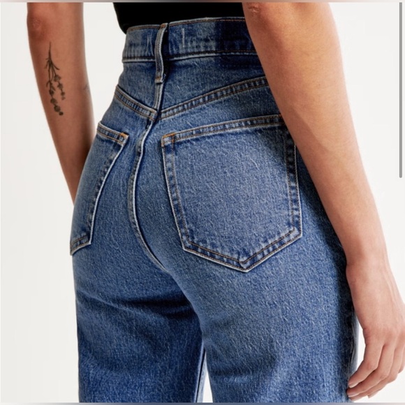Abercrombie & Fitch The 90s Straight Ultra High Rise Jean - Picture 2 of 7